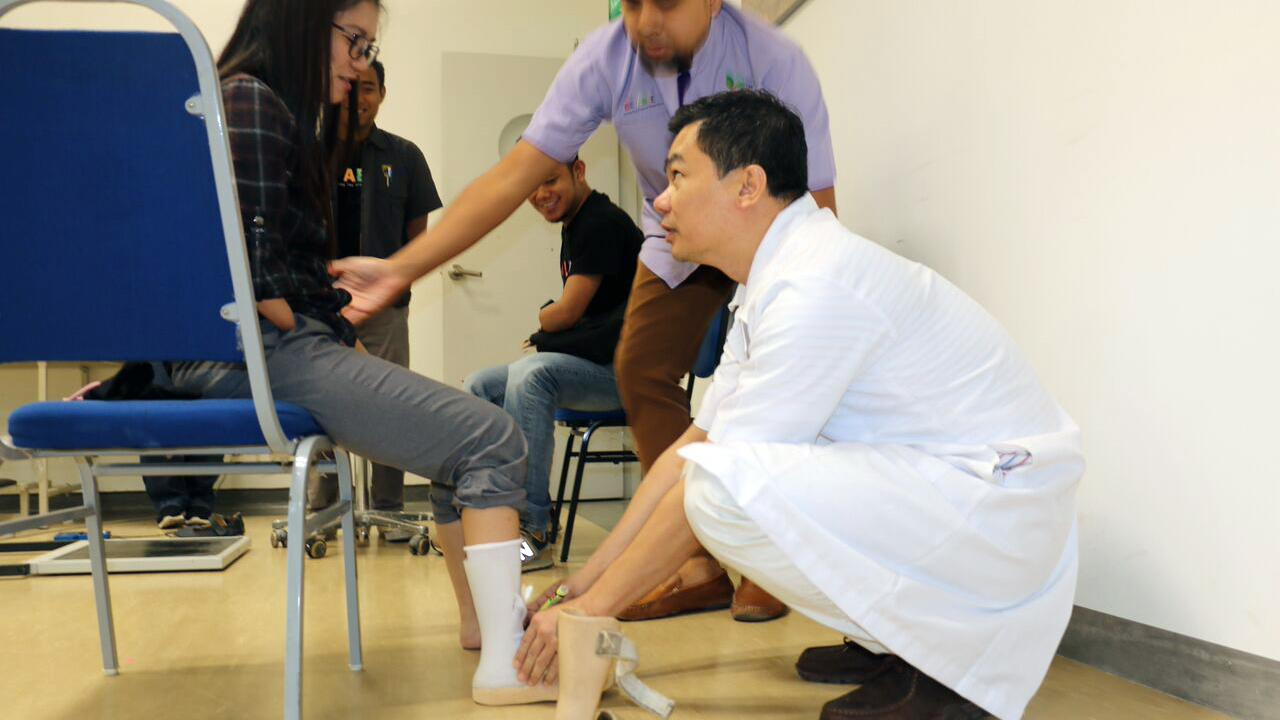 PWD participant trying a new foot prosthesis