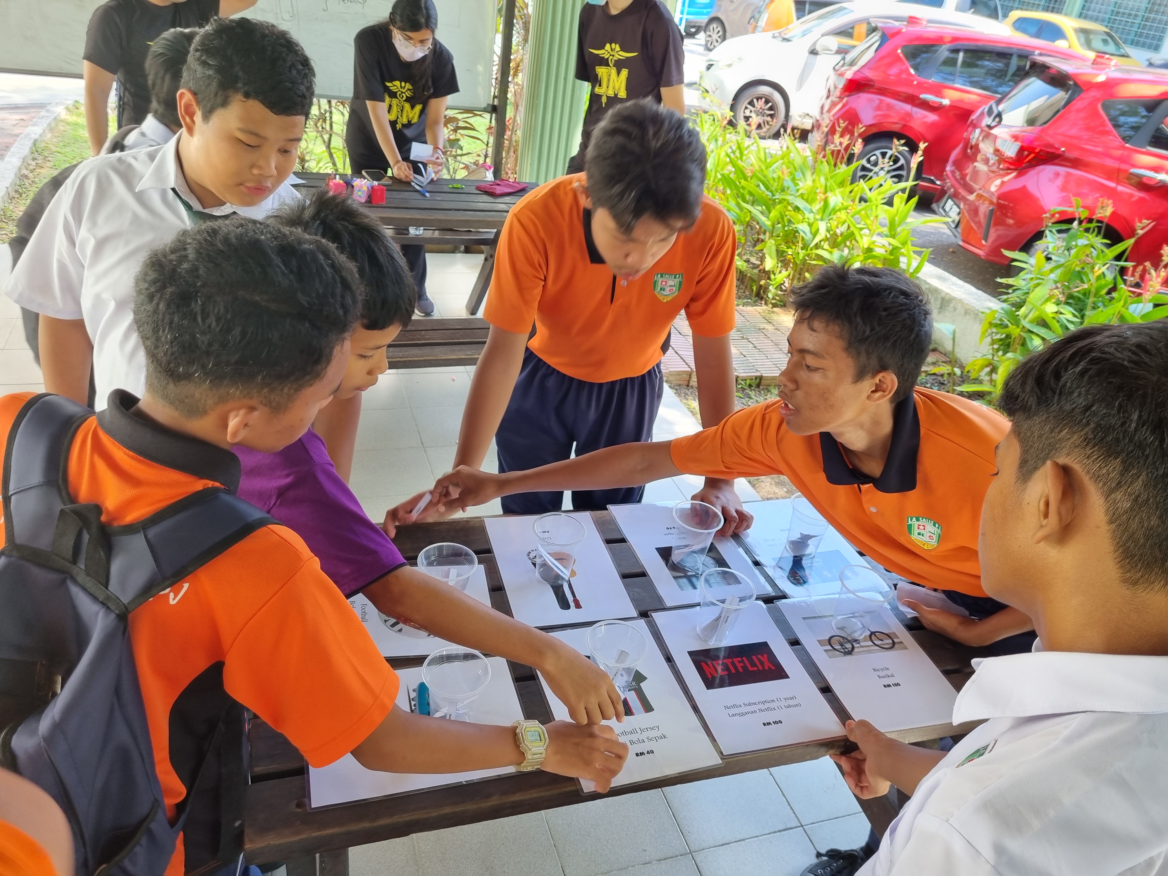[Gambar Latihan murid dan guru di Maldives]