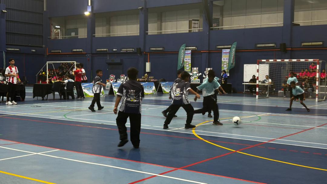 Group Photo with Mascot